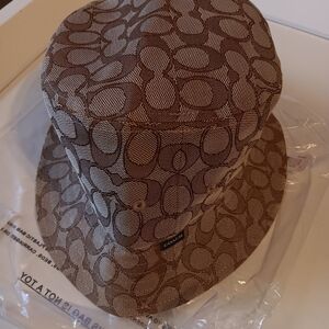 Coach Signature Jacquard Bucket Unisex Hat M/LGThis bucket hat new with tags